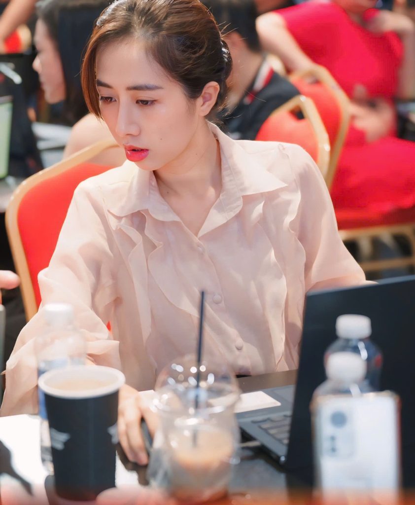 Phạm Thị Thuỳ an nữ Lãnh đạo trẻ và quản lý cảm xúc 